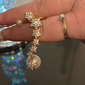 🆑FINAL PRICE‼️ Gold crawlers with faux diamond stars and faux pearls.